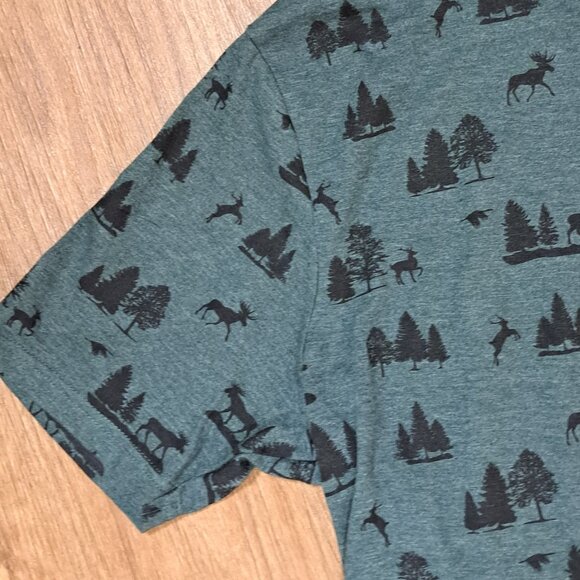 Free Planet Moose, Elk, Deer Print Pattern Green Shirt Men's Size Large - Picture 4 of 6